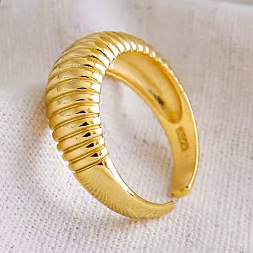 ⚜️𝟯𝟬%𝗢𝗙𝗙 𝗯𝘂𝗻𝗱𝗹𝗲𝘀 𝟯+⚜️ NEW Gold Textured Adjustable Dome Ring - Picture 6 of 12